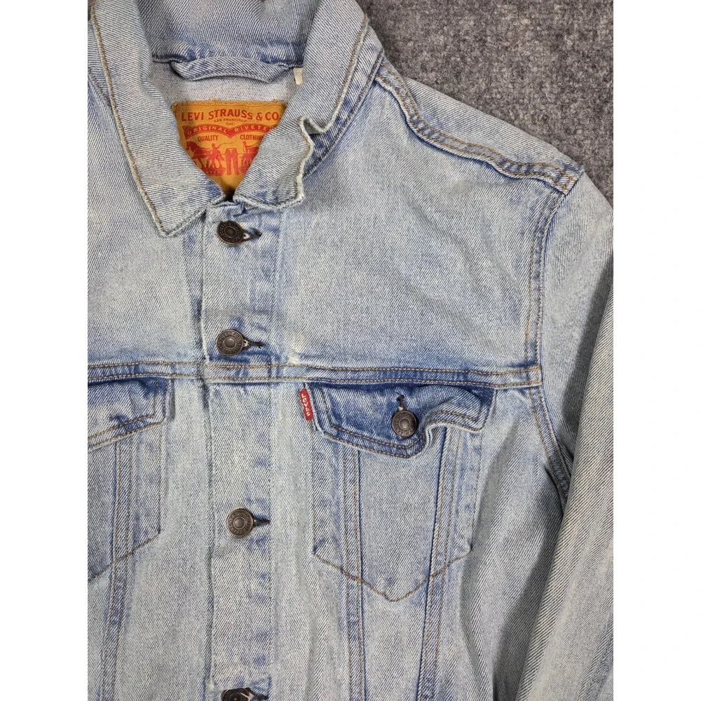 Levis Denim Trucker Jacket Mens M Blue Light Wash Frayed Hem Trucker